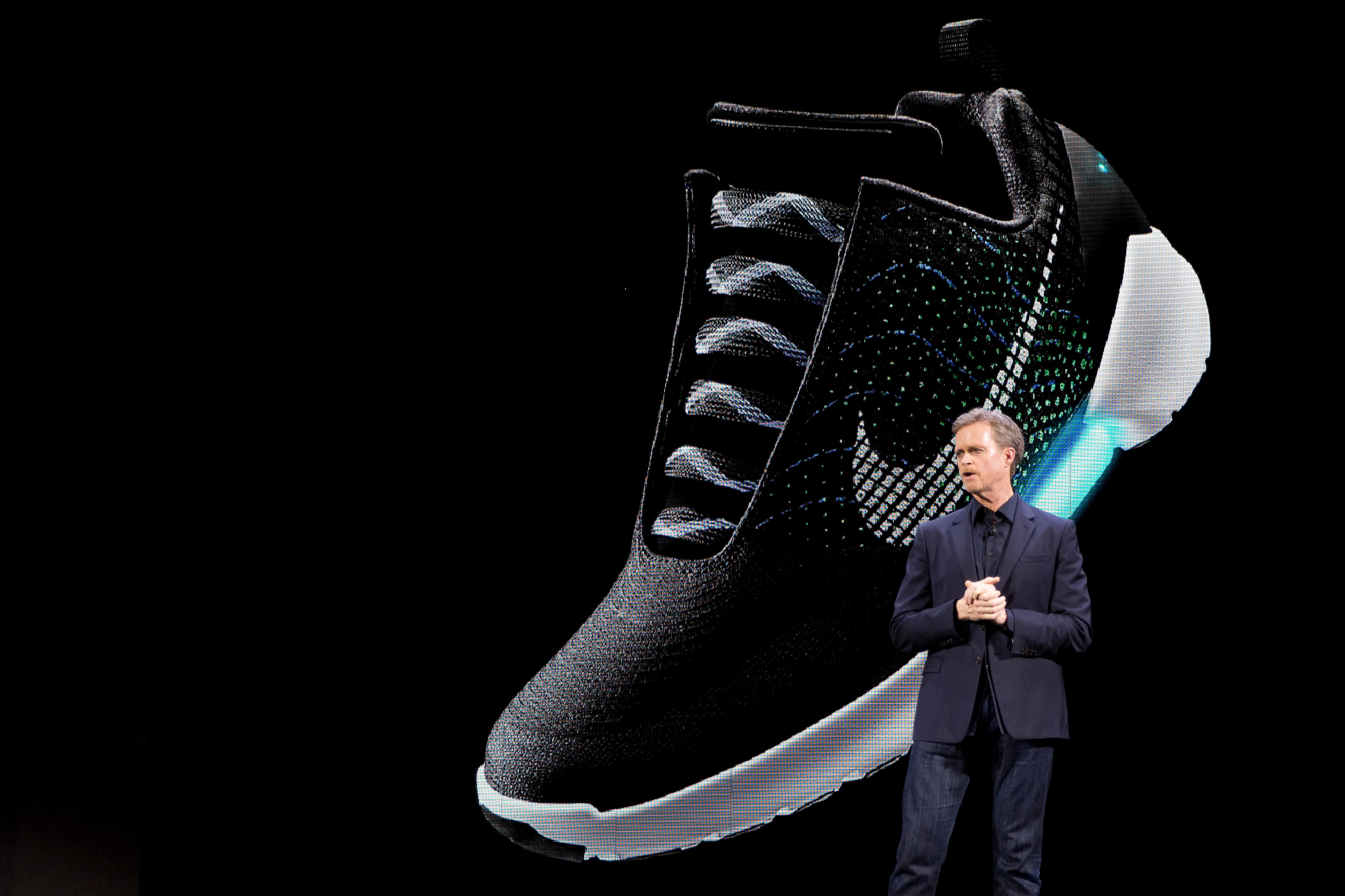 nike's new self lacing shoes